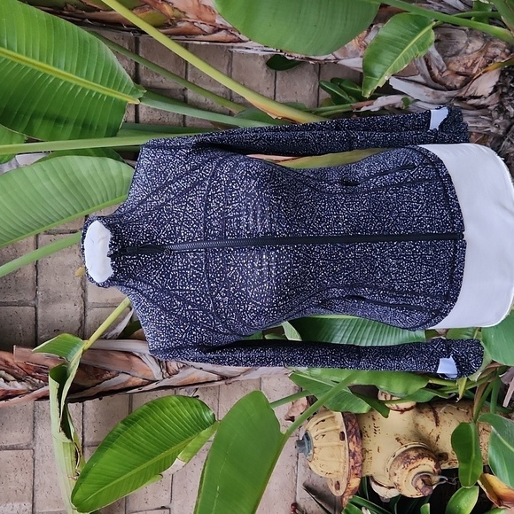 LULULEMON Classic DEFINE Jacket size 6 FREE SPIRIT Black Ice Gray *NULUX - Picture 1 of 9